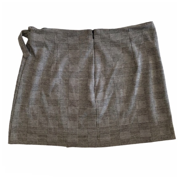 Mossimo Plaid Mini Skirt - 12 - Picture 4 of 10